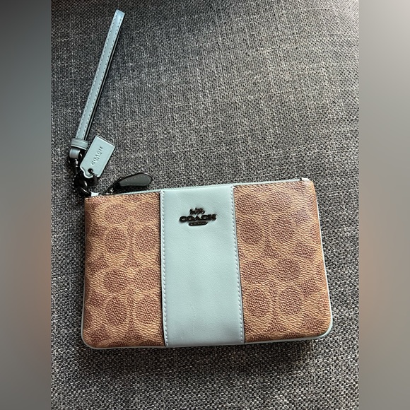 Coach Handbags - Coach womens wristlet